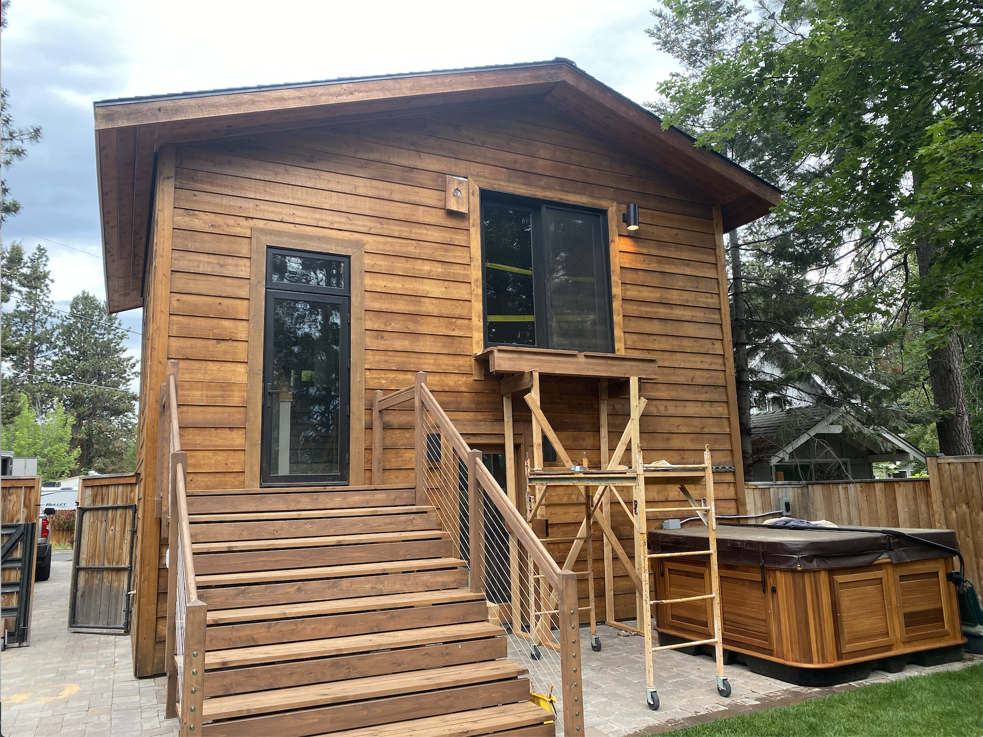 Cedar deck installed by Rockin' K GC in Bend, Oregon